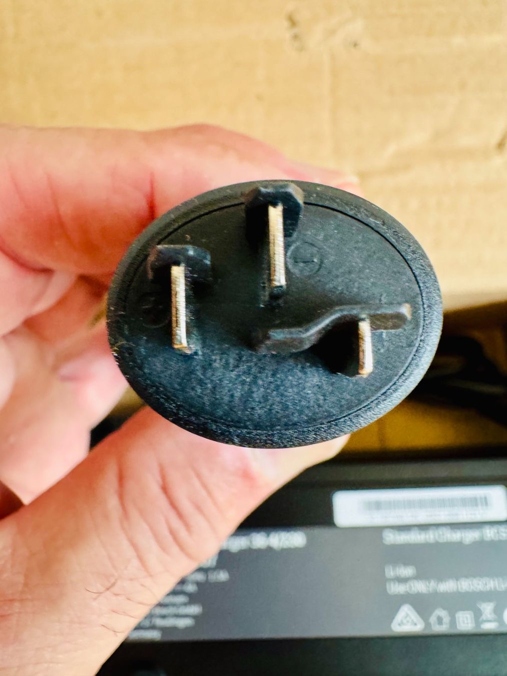Bosch Ladegeräte: Bosch Chargeur 4A BCS220 – Gebraucht aus St-Sulpice VD von Onemix 4