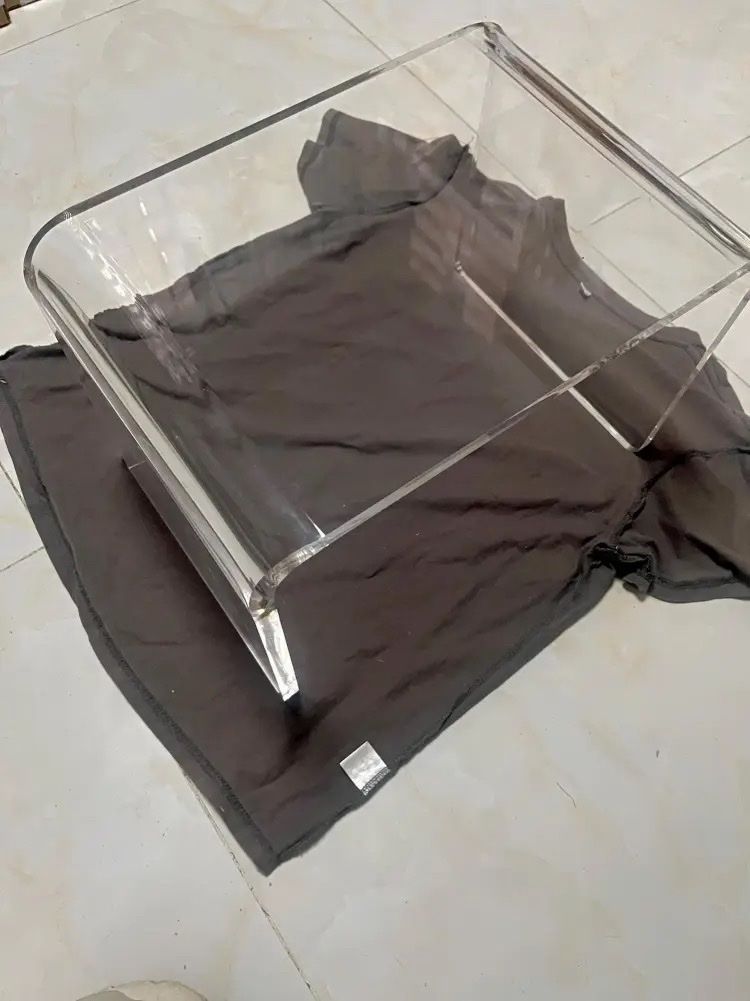 Tavoli: Table d'appoint design en acrylique transparent - Neuf! – Nuovo e nell'imballaggio originale da Morges venduto da M-Store 1