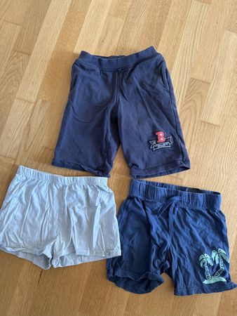 3 Jungen Shorts Gr 122/128