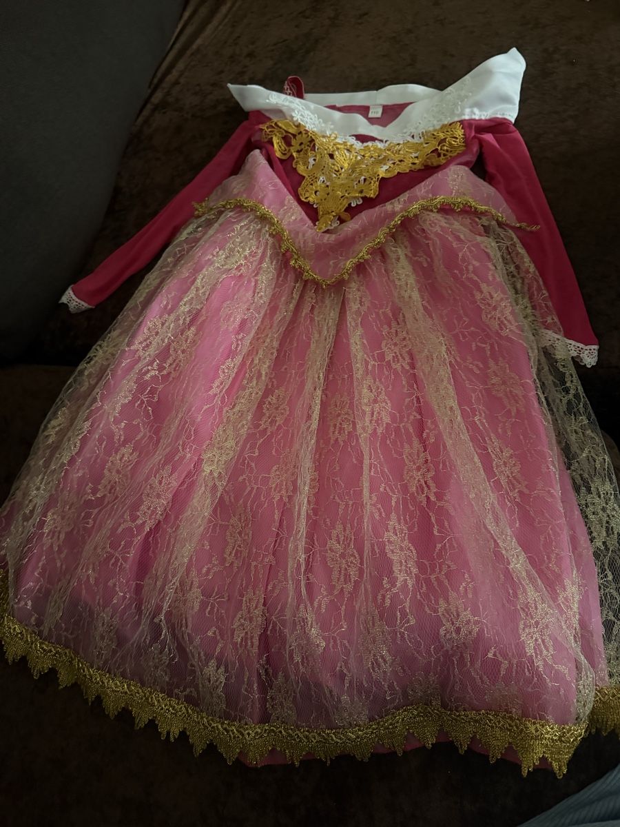 Costumi: Mädchen Kleid Dornröschen Grösse 110 – Usato da Wangen b. Olten venduto da Sarina93881621