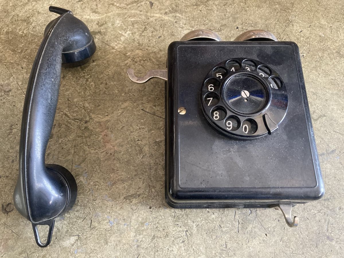 Téléphones: Altes Wählscheiben Wand Telefon – Défectueux à Schwarzenburg par TopA56