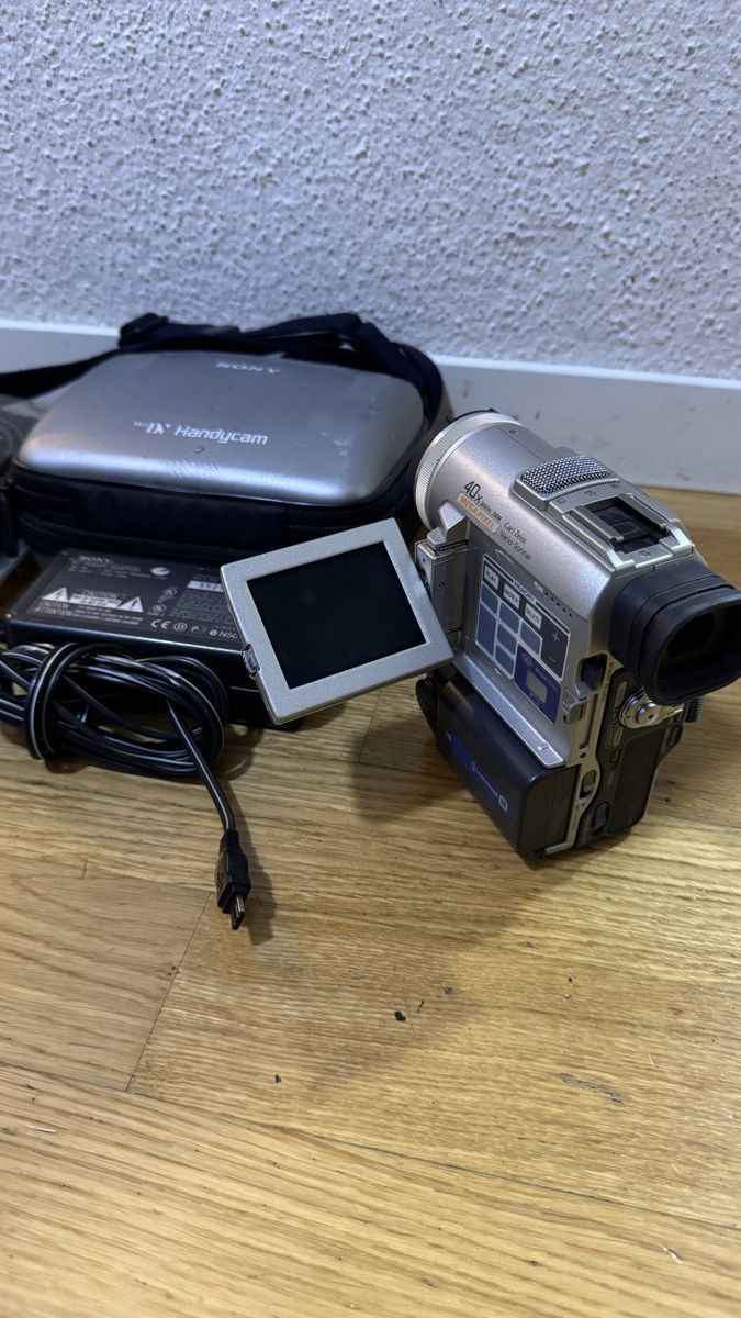 Sony Videocamere: Sony Handycam DCR-PC100E Camcorder  – Usato da Zürich venduto da beli_30 8