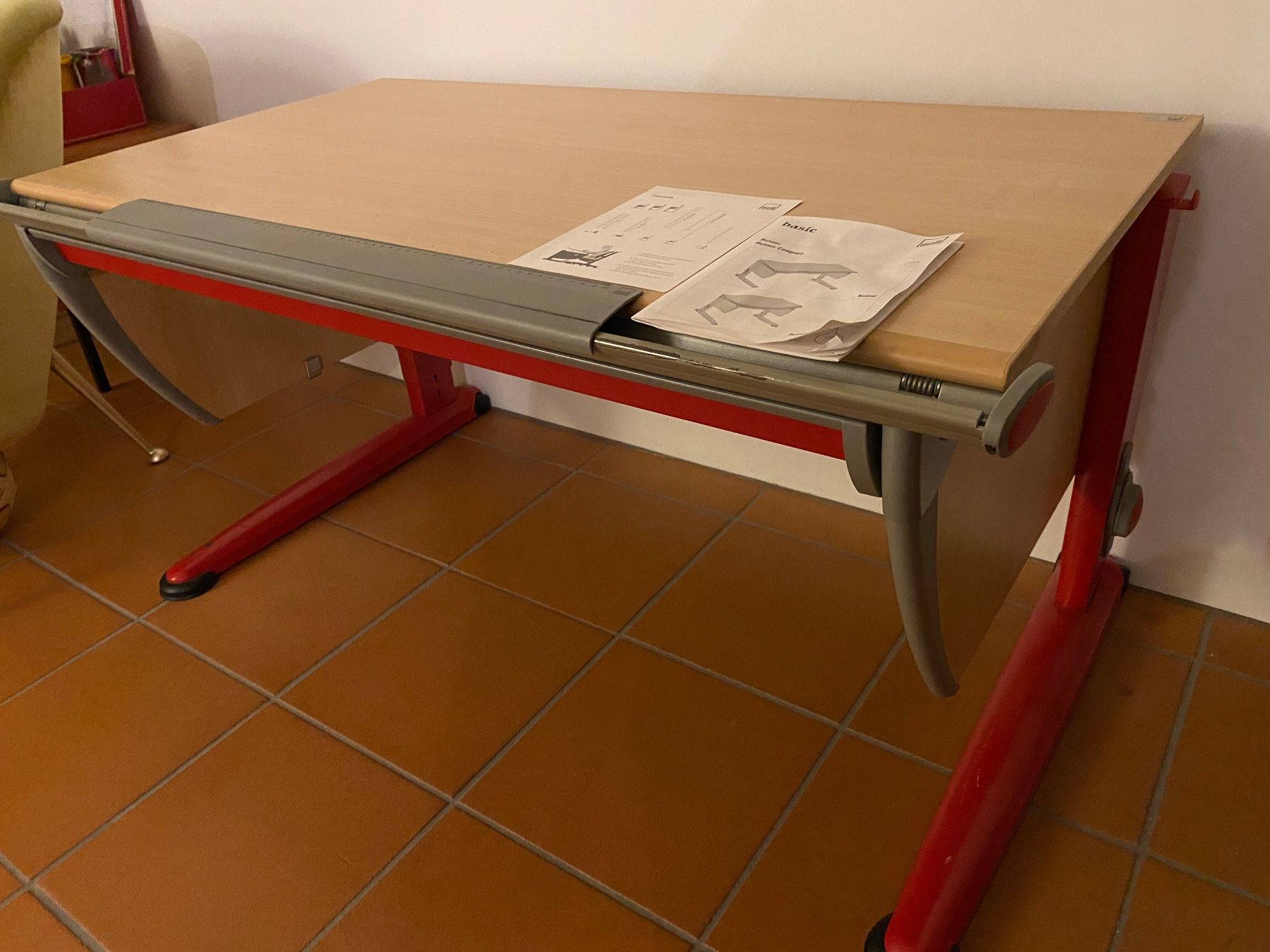Moll Schreibtische: Moll Runner Kinderpult höhenverstellbar – Gebraucht aus Uster von
