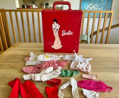 1960er BARBIE Koffer und Kleidung Sammlung Vintage