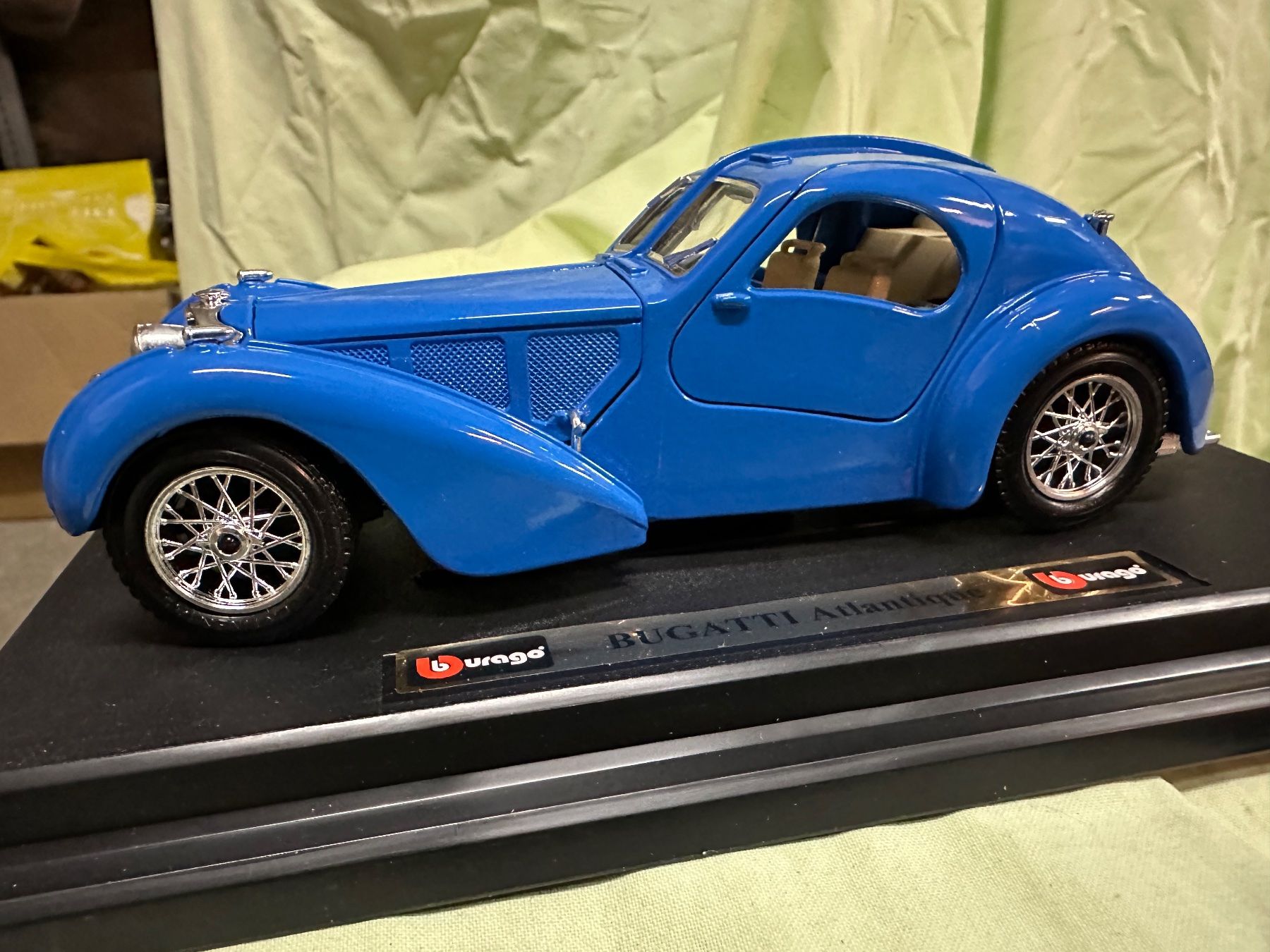 Bburago Modellini d'auto: Bugatti atlantic Oldtimer classic – Nuovo (secondo la descrizione) da Reinach AG venduto da rares75 1