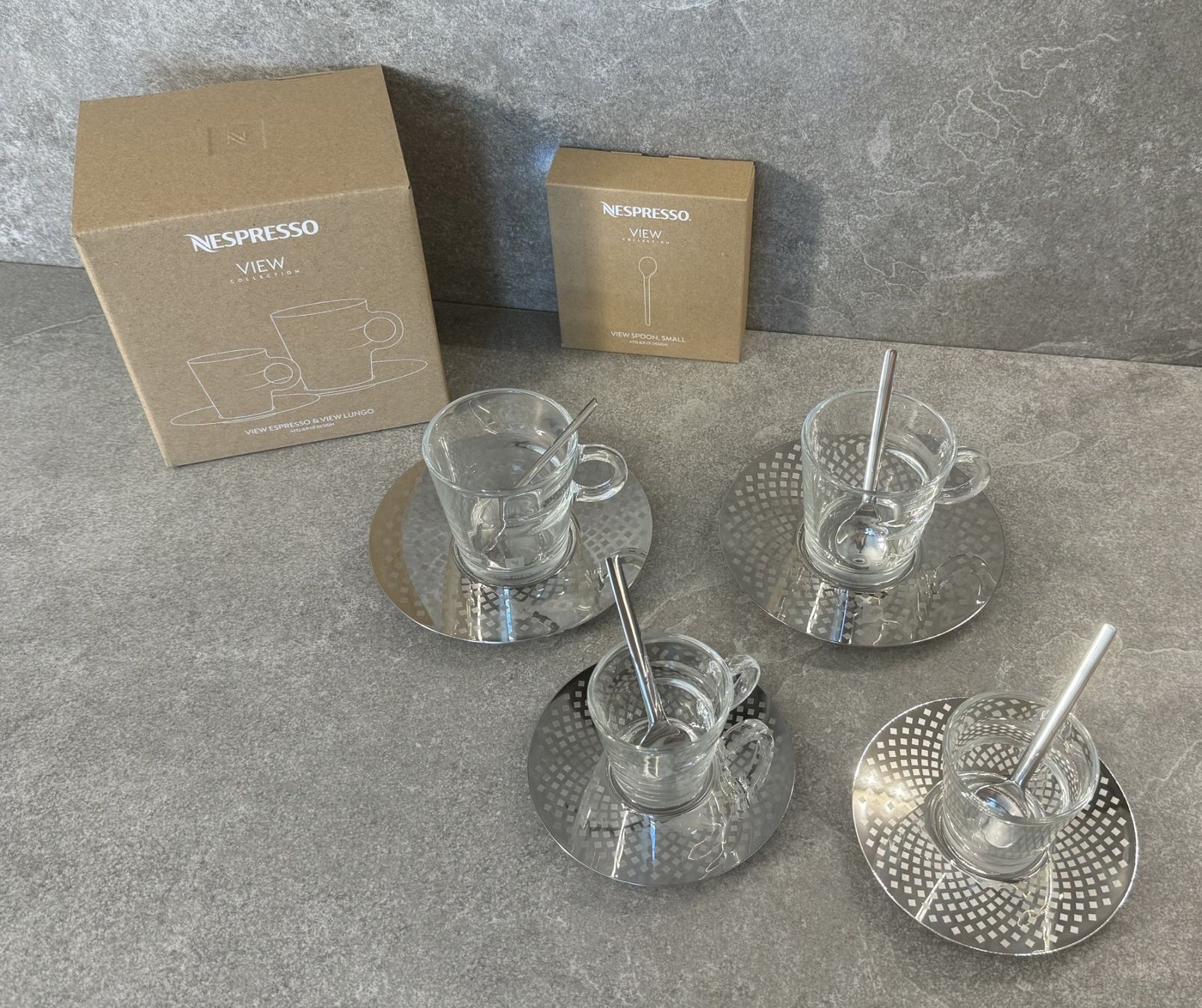 Set di piatti: NESPRESSO VIEW Espresso & Lungo mit Löffeli dazu ... – Nuovo e nell'imballaggio originale da Klosters venduto da ClodiKL 3