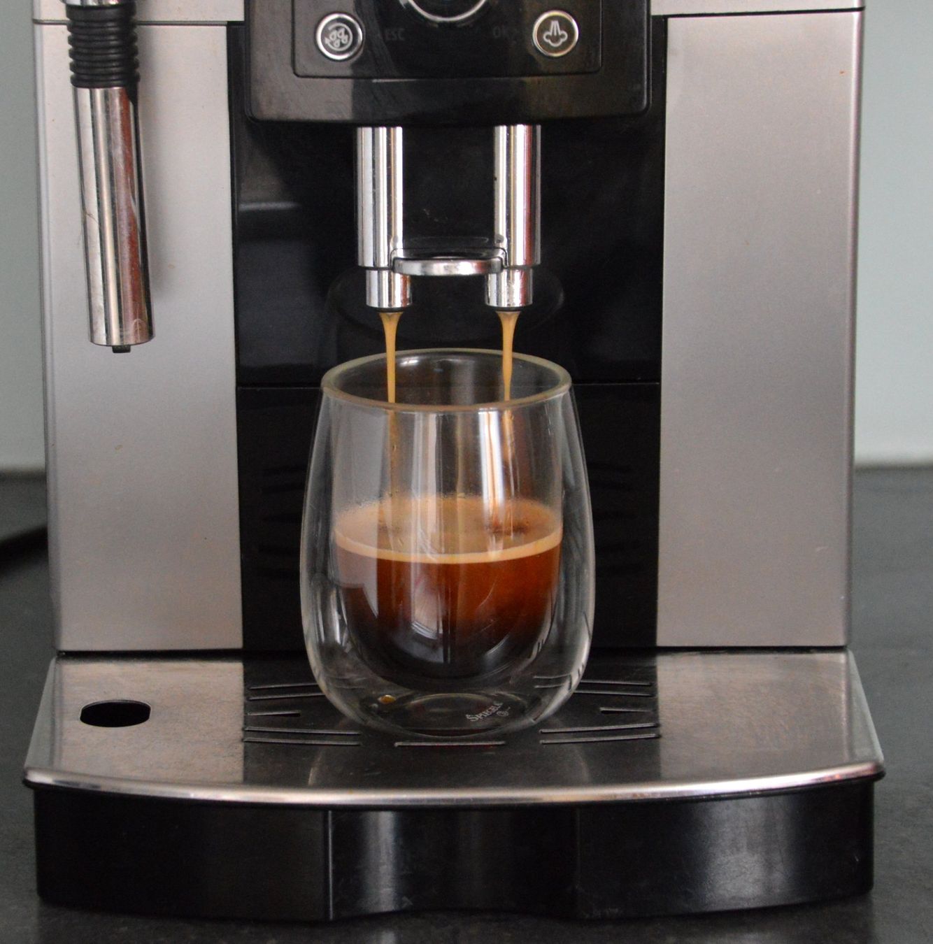 De'Longhi Macchine per caffè & Macchine per espresso: Kaffeemaschine DeLonghi ECAM 24.210.SB machine à café – Usato da Collonges venduto da arashee 4