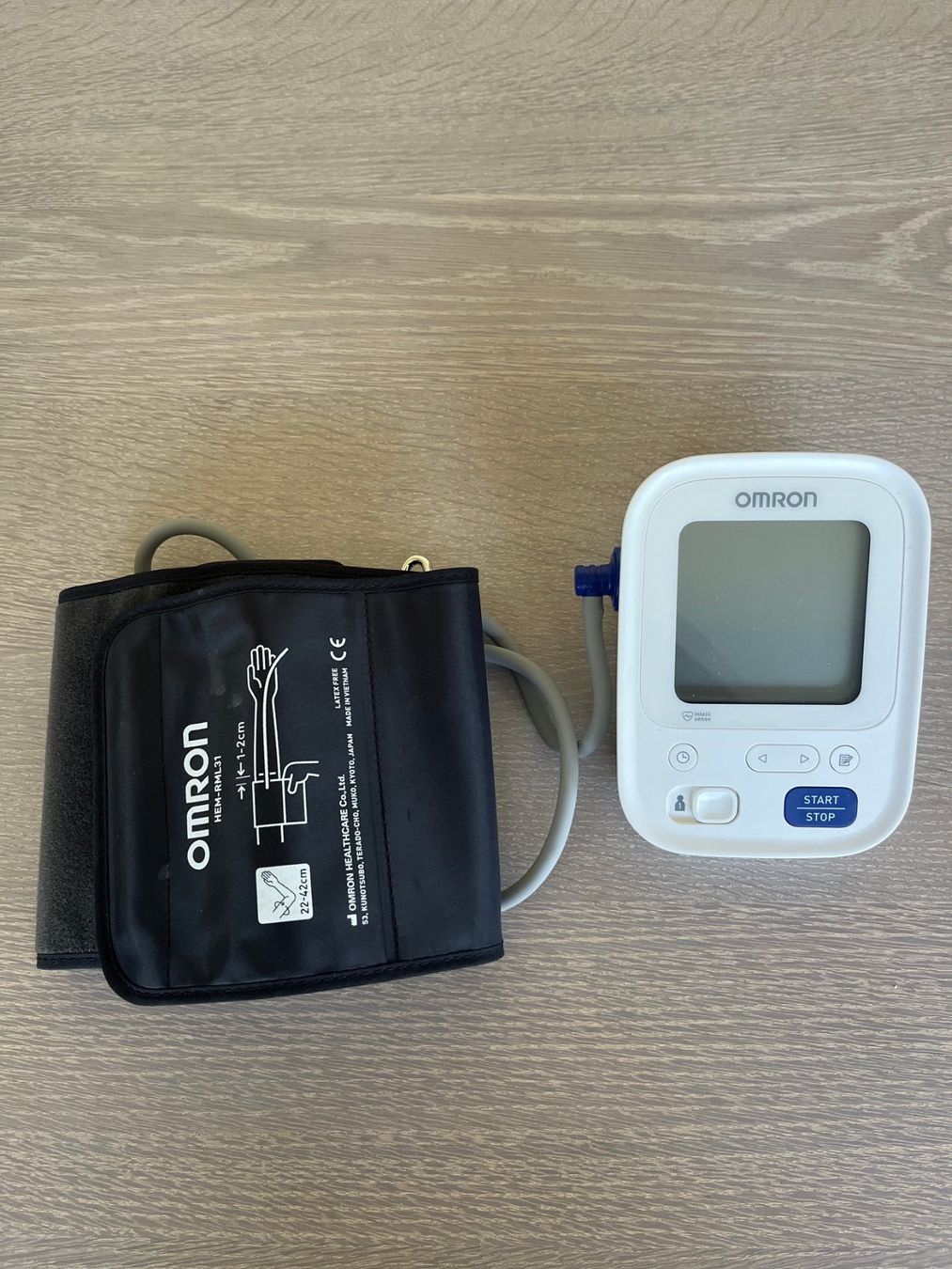 Omron Attrezzature mediche: Blutdruckmessgerät Omron – Usato da Rubigen venduto da Balou256
