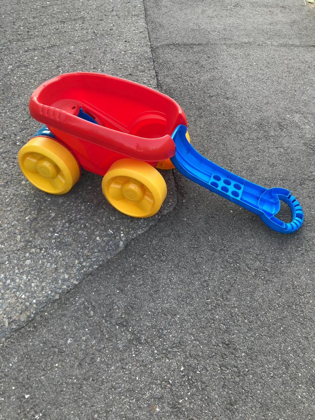 Giocattoli: Petit véhicule à 4 roues à tirer – Usato da Essertines-Yverdon venduto da RNU11