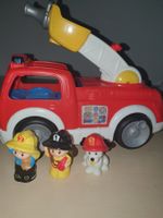 Feuerwehrauto mit Figuren