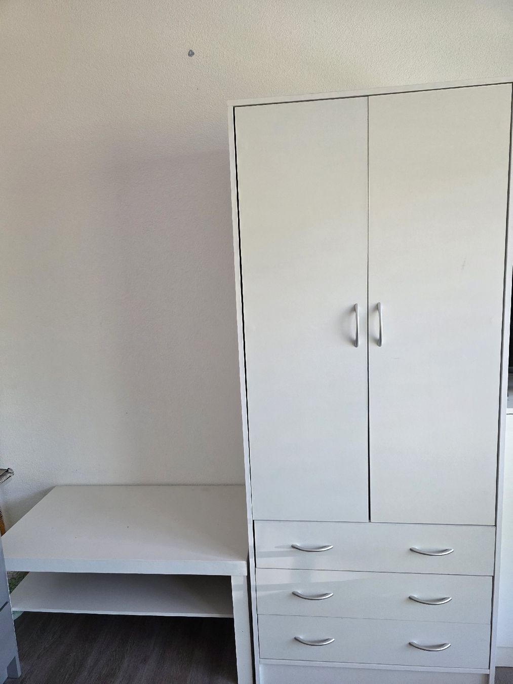 Armadi: White Storage Unit with Drawers - Modern! – Usato da Laupersdorf venduto da edw_8kmr