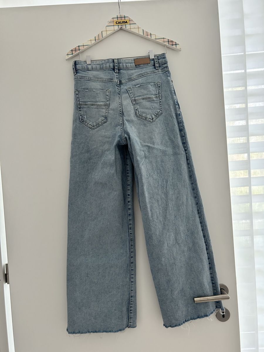 C&A Jeans: Hellblaue wide leg Jeans Grösse 34 – D'occasion à Oberkirch LU par a.nn.y 1