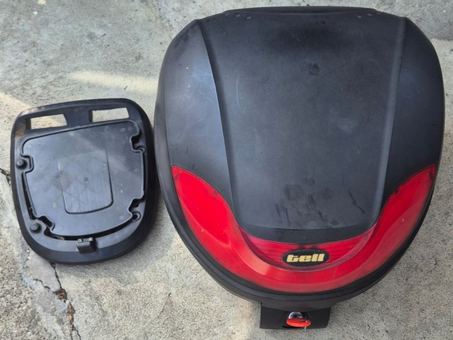 Topcase: top-case pour scooter ou moto – Usato da grenchen venduto da Gdesire 1