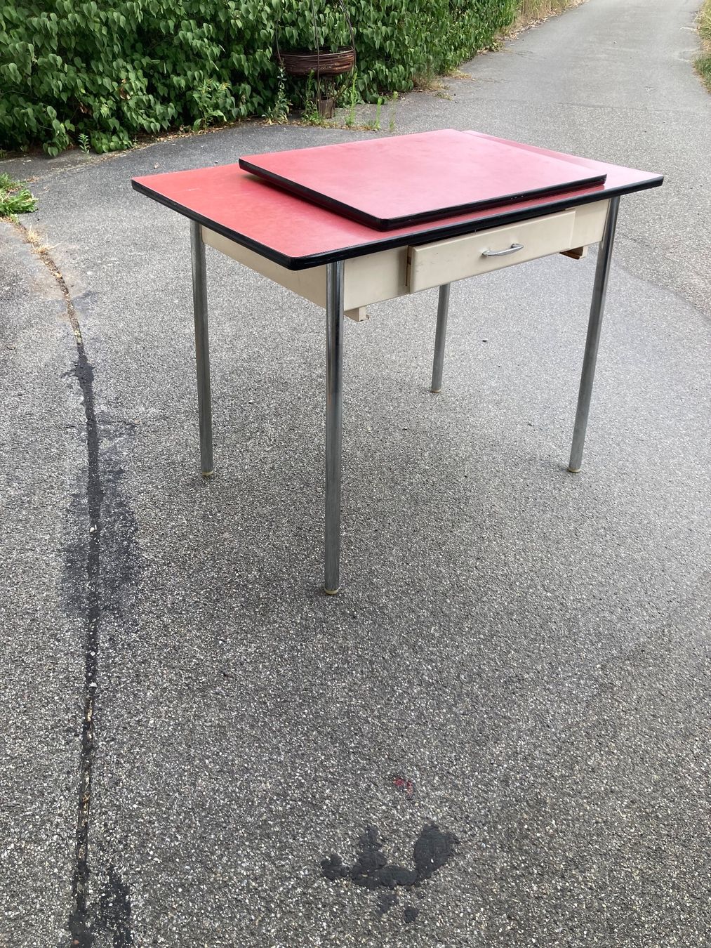 Tavoli: Retro Küchentisch mit Verlängerung – Usato da Mötschwil venduto da pin_glq2