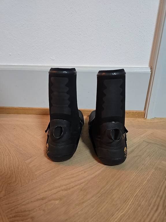 Scarpe da uomo: Surf Booties 5mm | Solite Custom Pro 2.0, Grösse 43 – Usato da Zürich venduto da mistersell 3