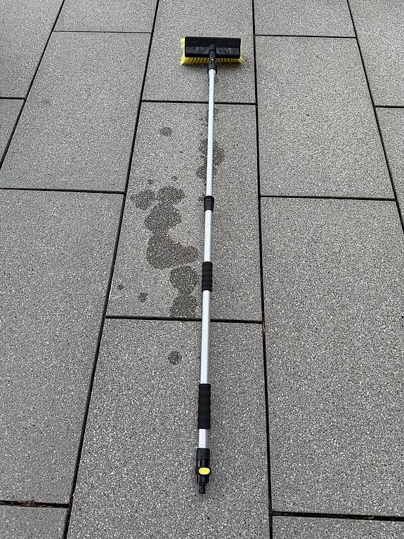 Altri articoli per la cura:  teleskopierbare Autowaschbürste von Bradas – Usato da Zürich venduto da Shredmaster