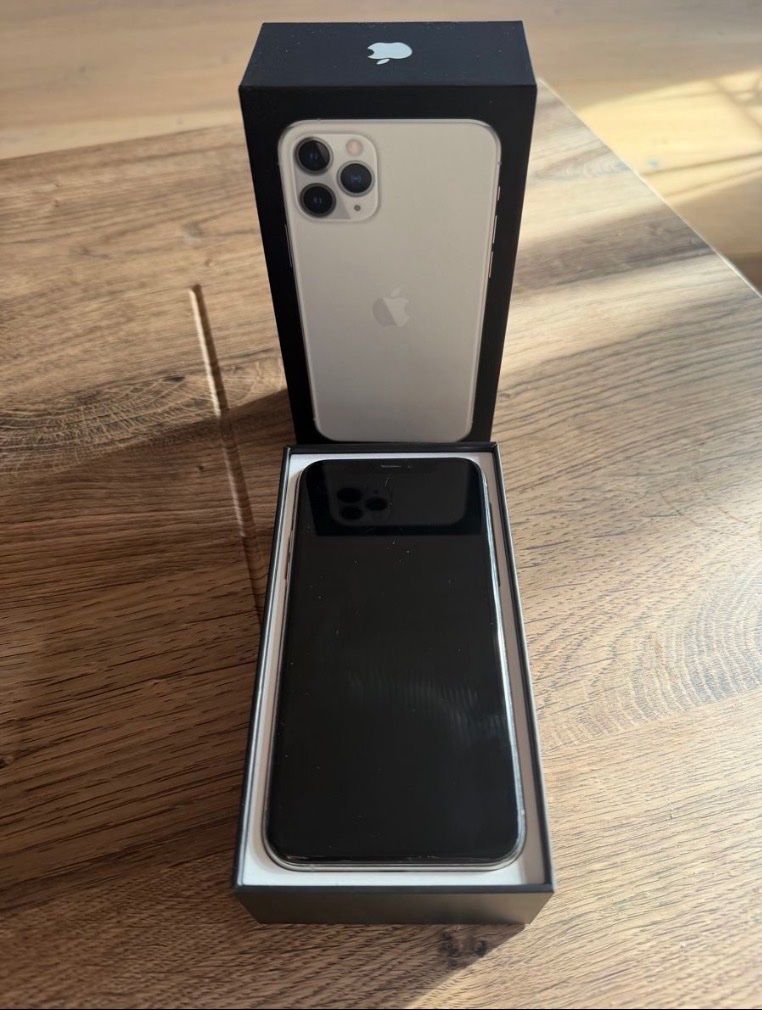 Apple Telefoni cellulari / Smartphones: iPhone 11 Pro 256 GB – Usato da Jenins venduto da Grischamobil