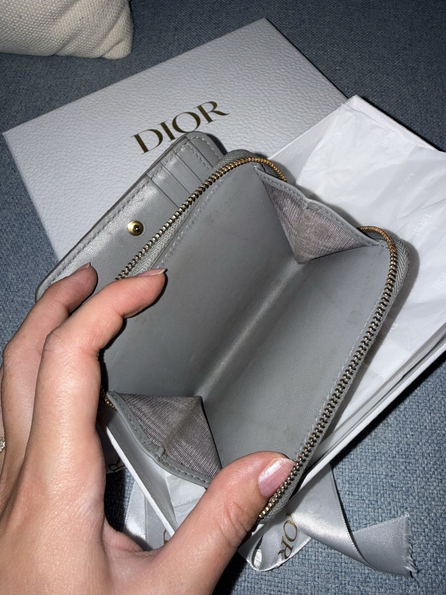 Dior Portemonnaies: Dior CARO Wallet in Grauem Leder – D'occasion à Bottmingen par Itsclaire 3