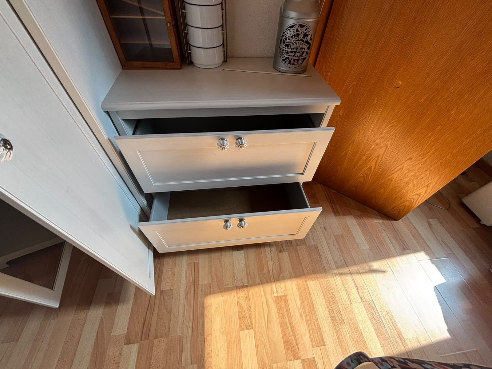 Schränke: Kleiderschrank und Kommode – Gebraucht aus Basel von papa03 3