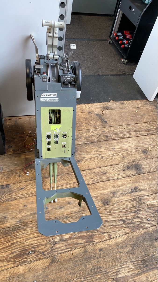 Tutti gli attrezzi: Throttle Quadrant einer B737 800 NG – Usato da Attikon venduto da Creawork33