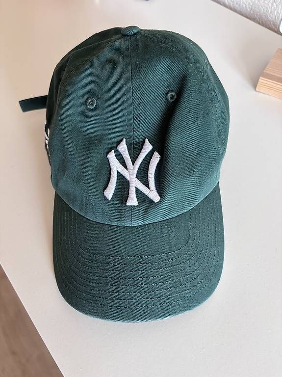 Copricapi, berretti & cappellini: NY Cap  – Usato da Herisau venduto da Baum_91