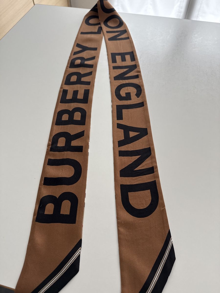 Burberry Foulard & Sciarpe: Burberry Schal Seide – Usato da Ulisbach venduto da Schoggikugel 1