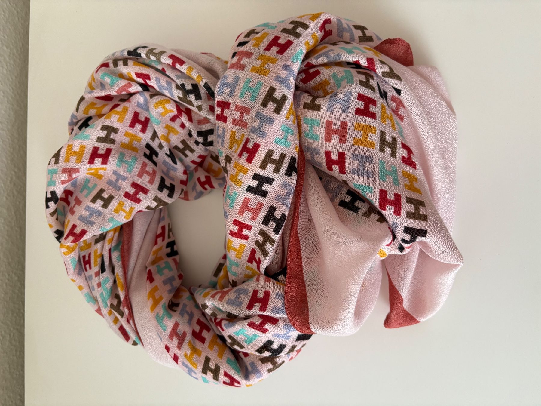 Foulards, Tücher & Schals: Attraktiver Schal mit bunten Details – Neu (gemäss Beschreibung) aus Oberengstringen von Marling