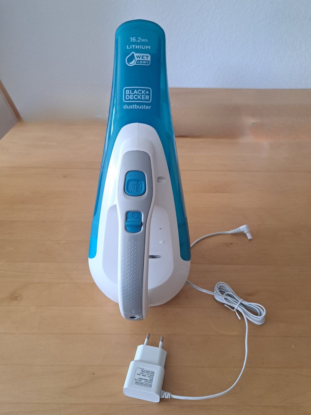 Staubsauger & Zubehör: BLACK+DECKER Akku Handstaubsauger – Gebraucht aus Wallisellen von Valkyrie13 1