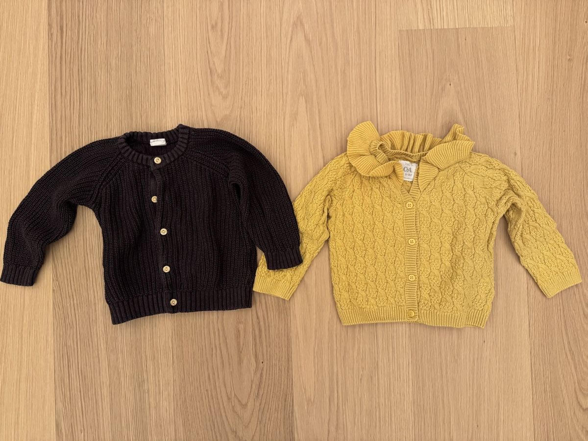 Lotti & Set di vestiti: 2 Strickjacken im Set, Grösse 74 – Usato da Humlikon venduto da Marsupilami8
