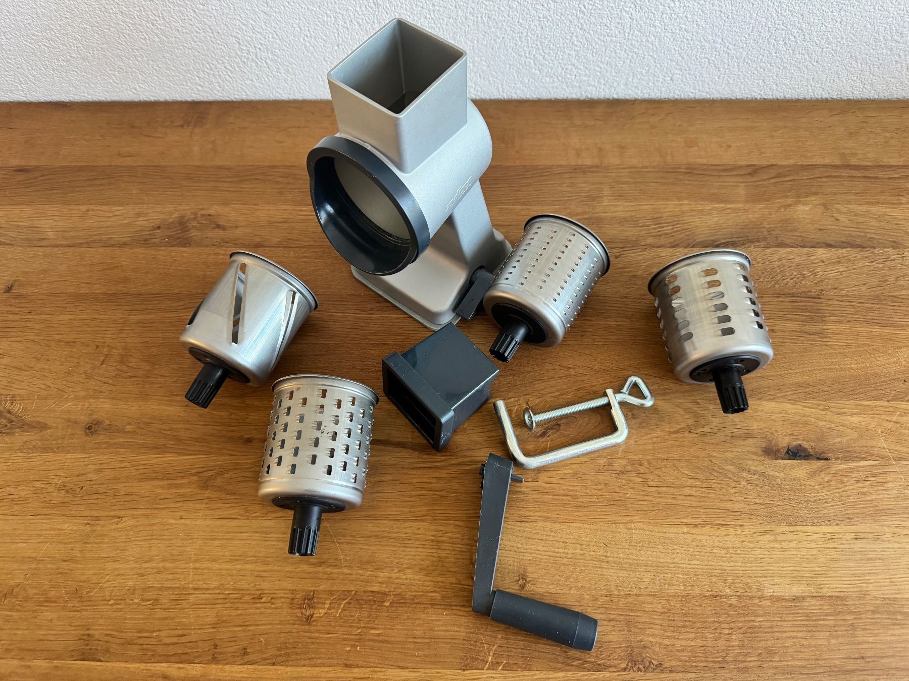Zyliss Elettrodomestici da cucina: Zyliss Raffel mit 4-Trommeln – Usato da Frauenfeld venduto da dilili 1