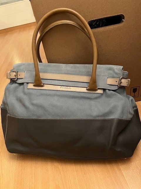 Furla Borse da donna: Furla Handtasche mit authenticity card wie neu – Usato da Wabern venduto da MagdalenaWabern