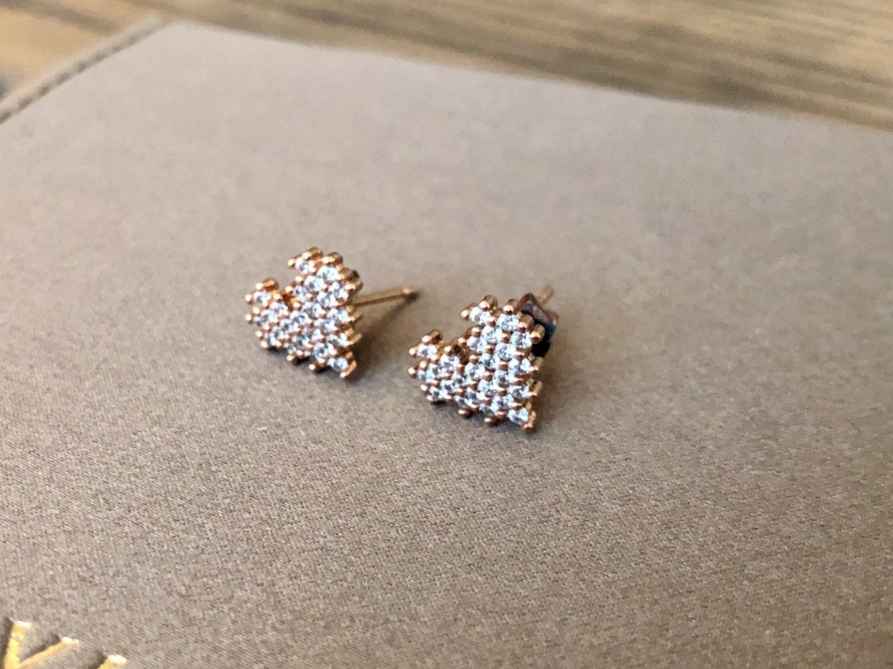 Ohrringe & -stecker: Ohrringe Ohrstecker Pixel Herz rosé mit Strass – Gebraucht aus Berg am Irchel von Zweiti_Chance 1