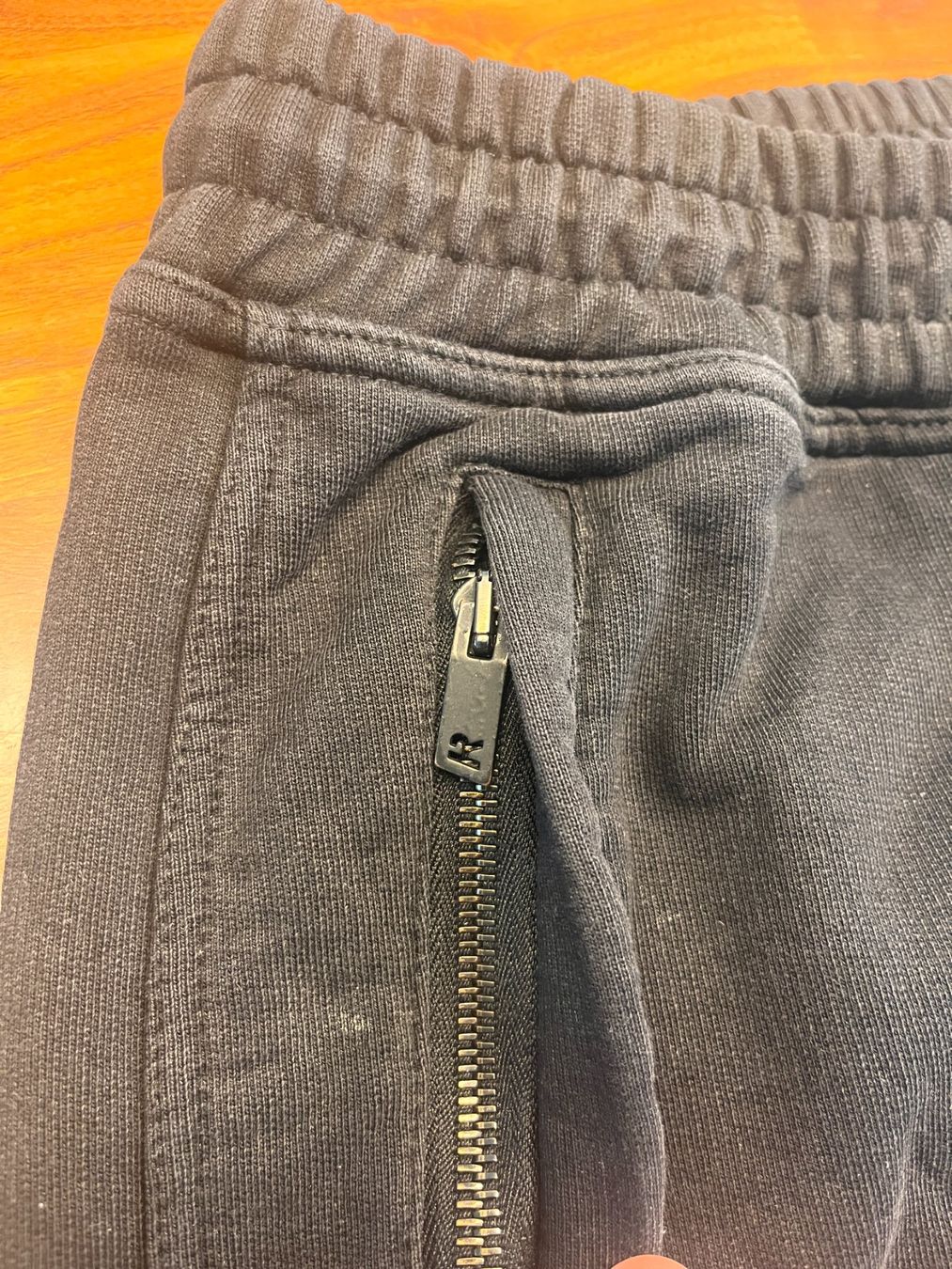Represent Pantaloni: Represent Shorts Black – Usato da Burgdorf venduto da Roman.Bichsel 3