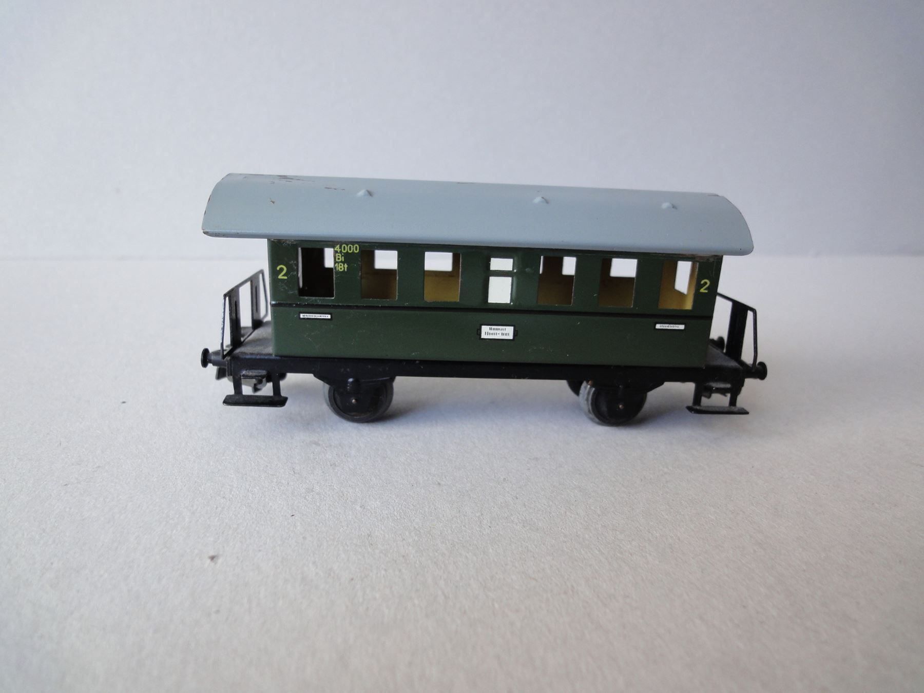 Märklin Modellini di ferrovie: Märklin Dampflok DB 89006 mit Wagen H0 – Usato da Chur venduto da omonia 5