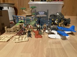 Jurassic Park Spielzeug Set mit Dinosauriern und Fahrzeug