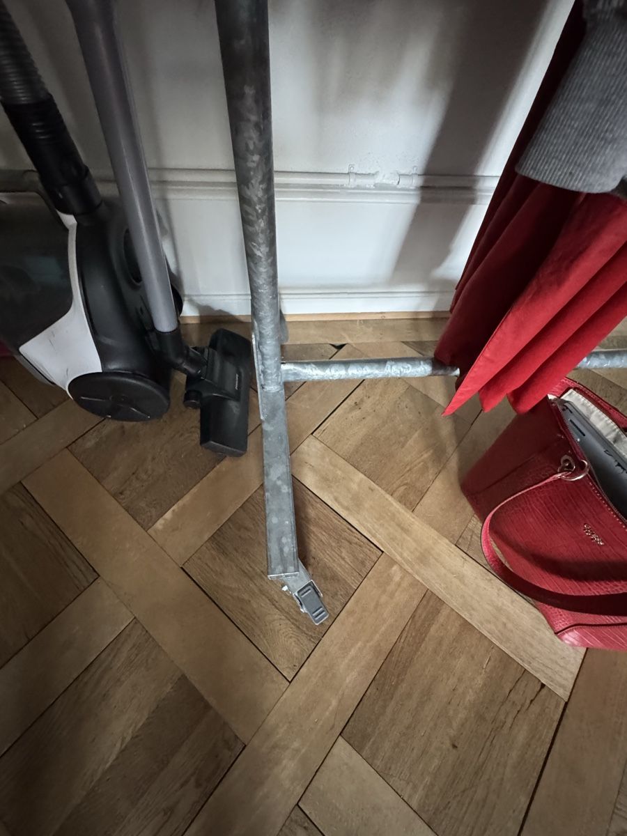 Garderobe: Kleiderständer Metall Rollbar – Gebraucht aus Biel/Bienne von leo_h2vb 2