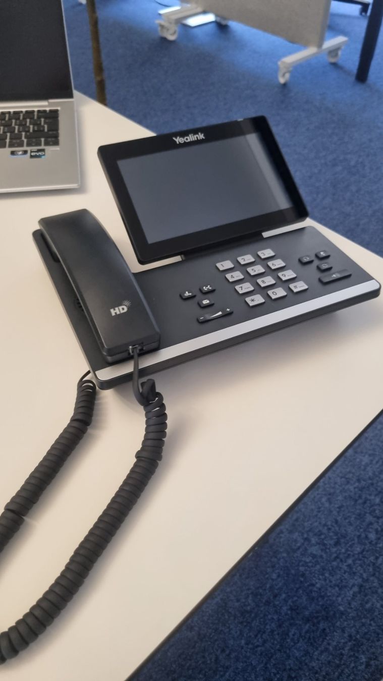 Telefoni: Telefon Yealink mit Display Model SIP-T58A – Usato da Rickenbach LU venduto da erli75