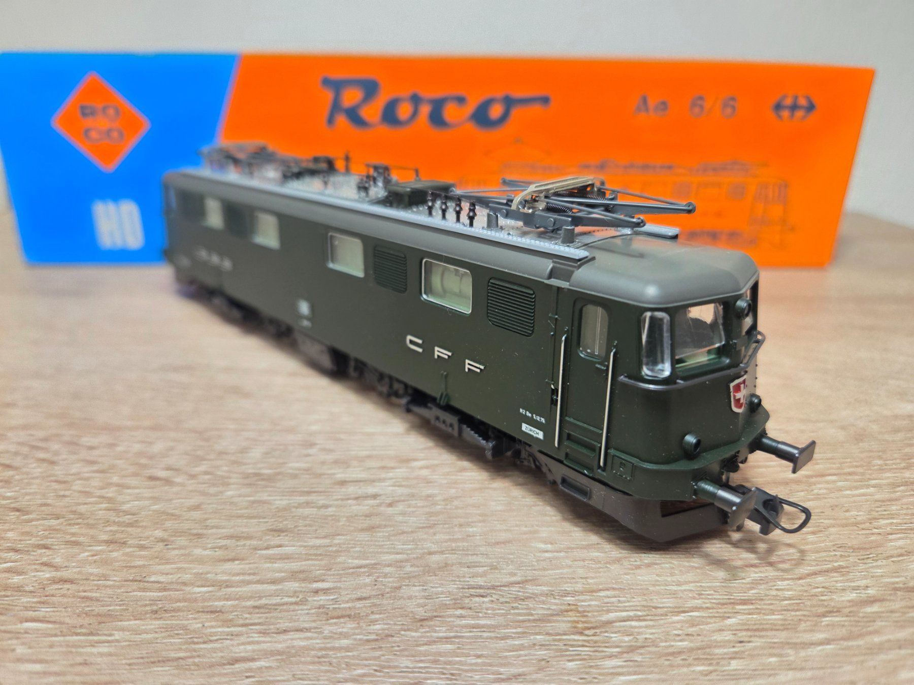 Roco Modellini di ferrovie: Roco 43535 E-Lok Ae 6/6 SBB H0 (1) – Usato da St-Aubin-Sauges venduto da Lo_Go 3