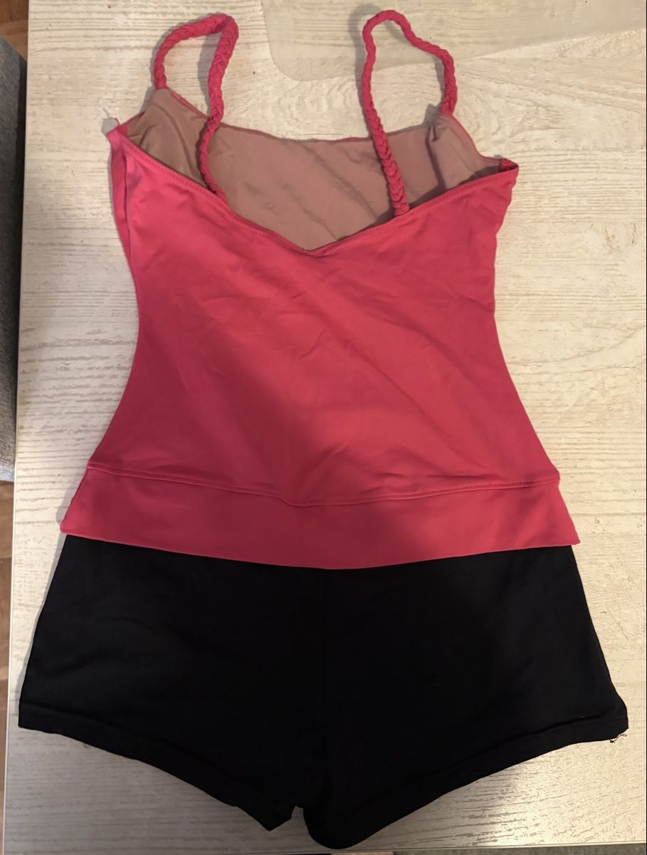 Scarpe, pantaloni & magliette da ginnastica: Tanz/Turn. Body mit Shorts – Usato da Zürich venduto da Nevada1 1