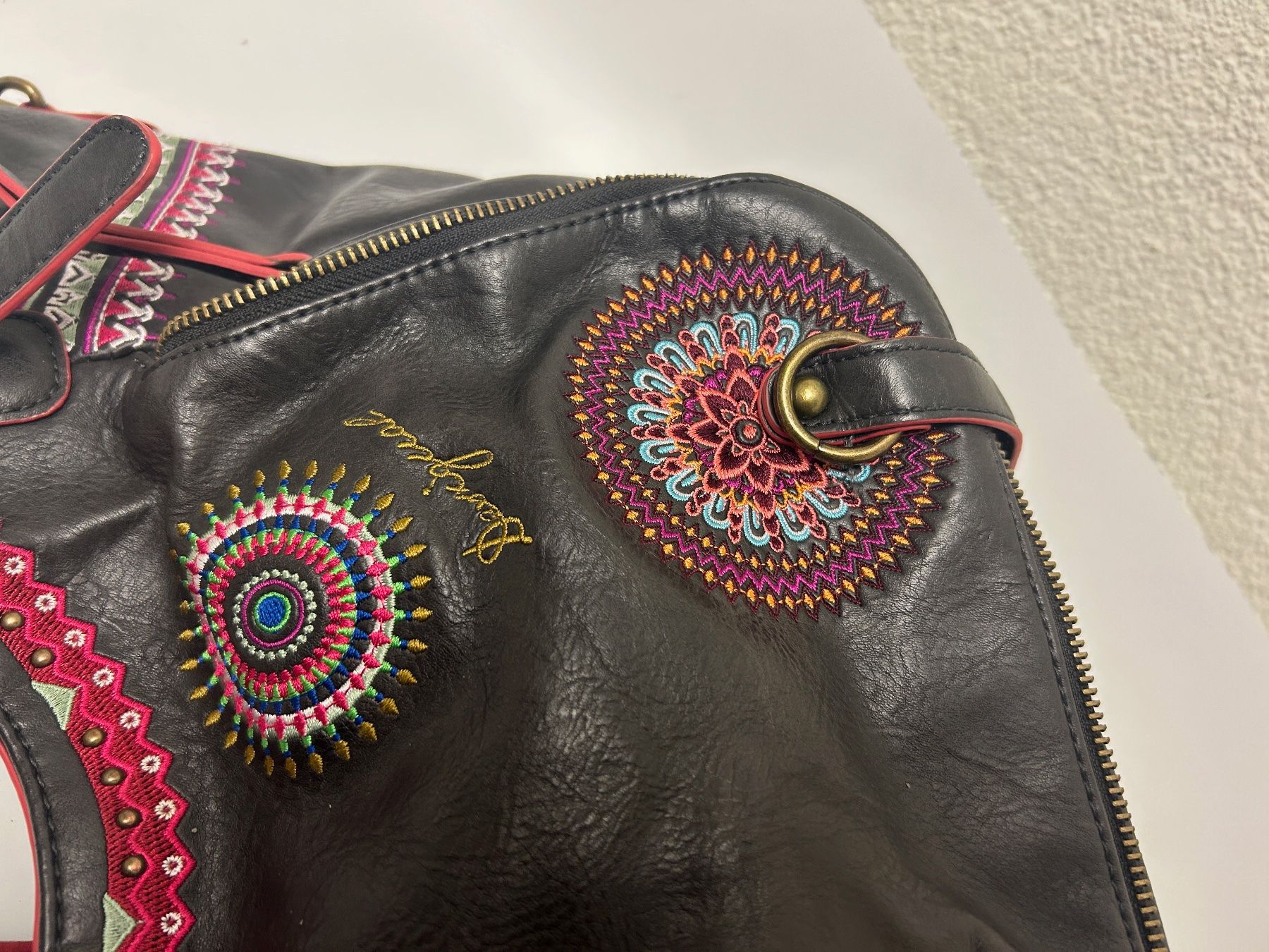 Desigual Borse da donna: DESIGUAL Tasche in Leder sehr edel........ – Usato da Rheineck venduto da emma.gut 9
