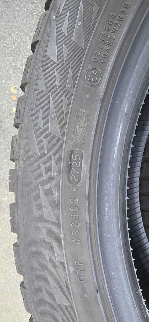Nokian Pneus & Roues: Winterpneu 255/45/R20 M+S – D'occasion à herzogenbuchsee par jamma01 4