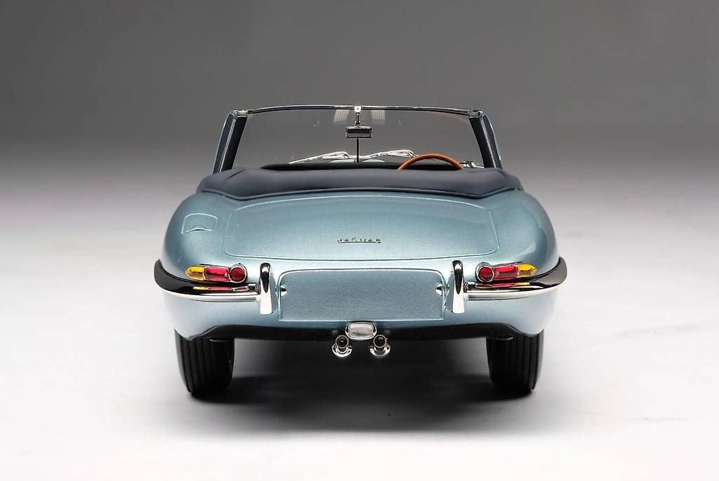 Modellini d'auto: JAGUAR E-TYPE ROADSTER - AMALGAM Collection 1:18 – Nuovo e nell'imballaggio originale da Dietikon venduto da Zueriring 3