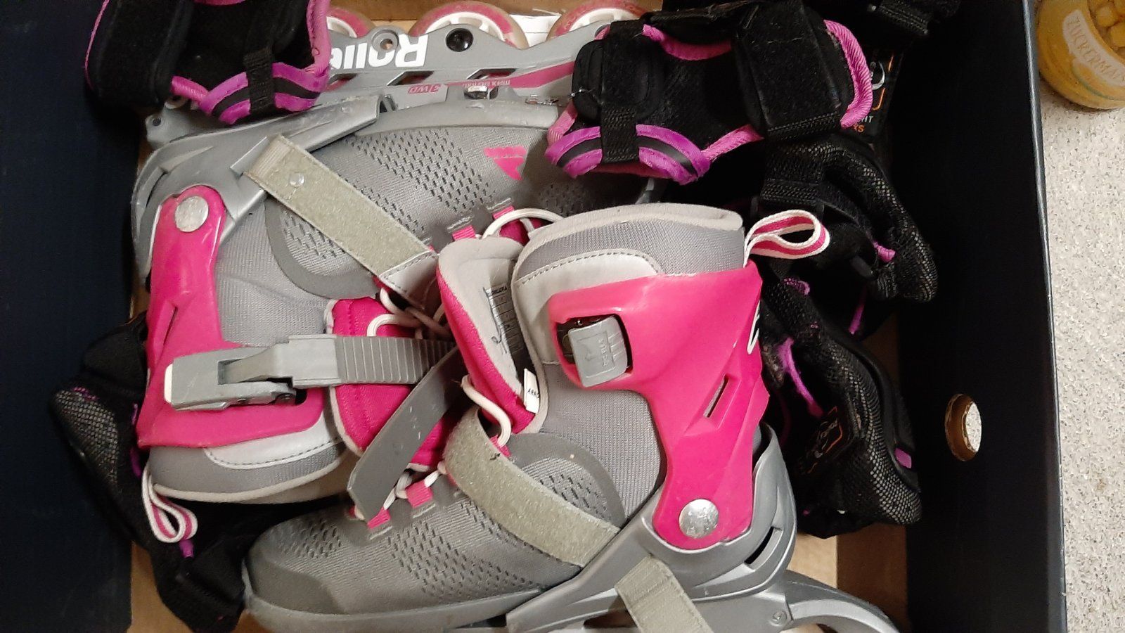 Pattini in linea & Pattini a rotelle: Rollerblade Mädchen Gr 33 - 36.5 – Usato da Volketswil venduto da AKozacenko 1