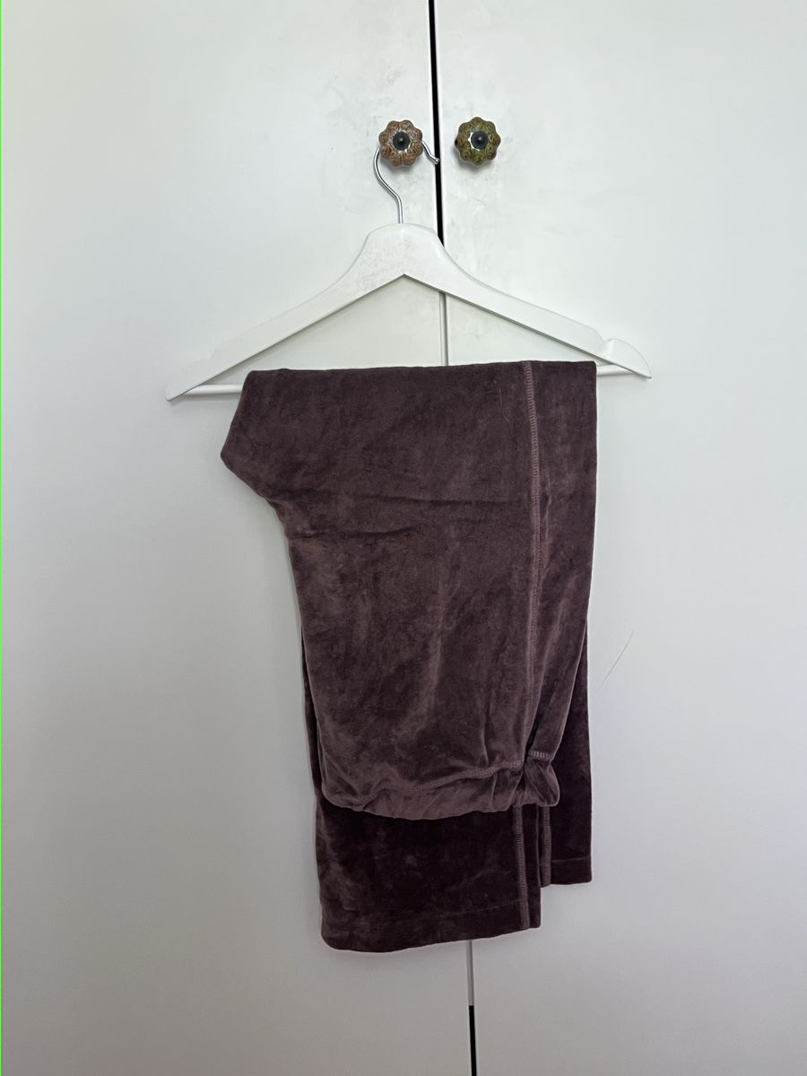 Kleiderpakete: ensemble velours, taille M – Gebraucht aus Les Acacias von yucieg 1