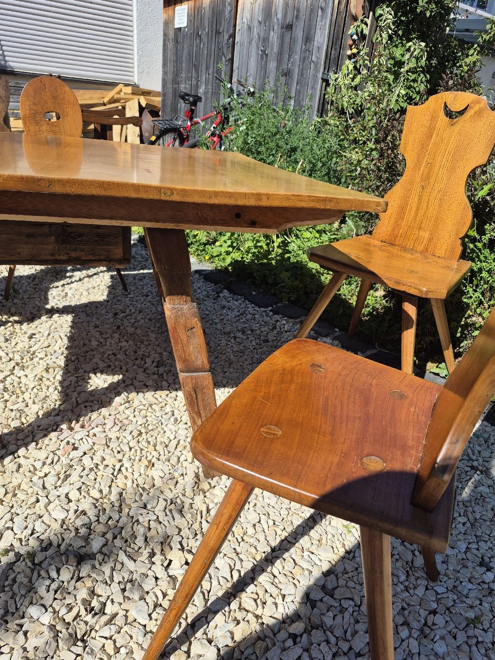 Set di tavolo e panche: Antike Bauernmöbel Tisch mit Brotfach 4 Stühle. – Nuovo (secondo la descrizione) da Schaffhausen venduto da Caroline_Stein 5