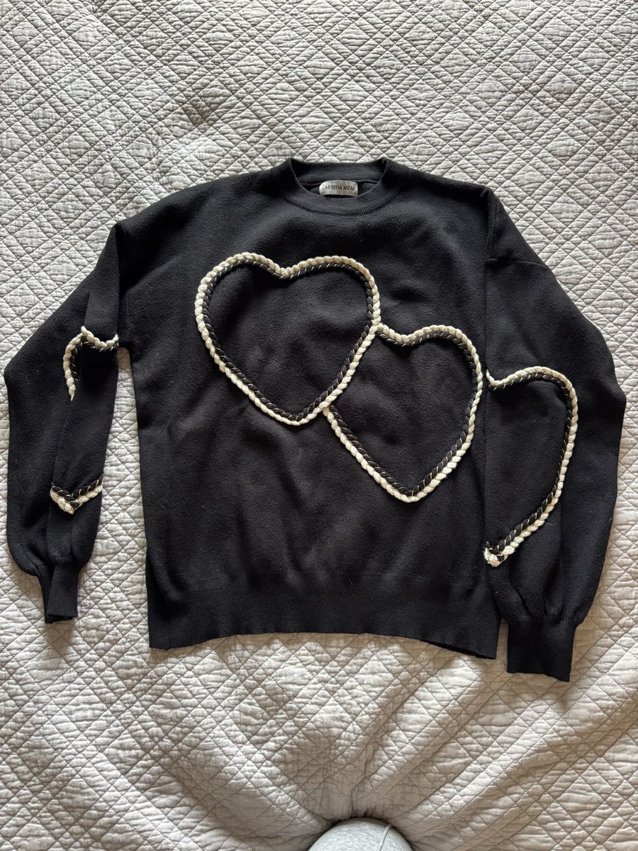 Pulls & Sweat-shirts: Pull noir avec motifs cœurs  – D'occasion à Lausanne par shabnam.t