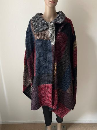 neues AKRIS Cape „Ingold“ | Neupreis USD 3990.- ❣️