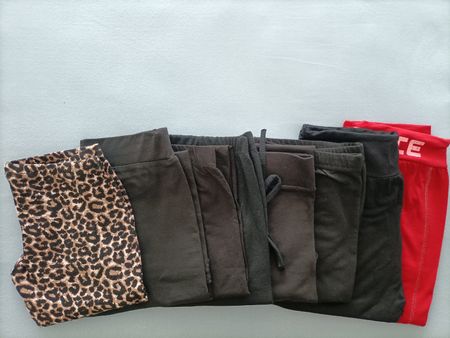Kleiderpaket mit 8 Leggings in Grösse S, NEU!