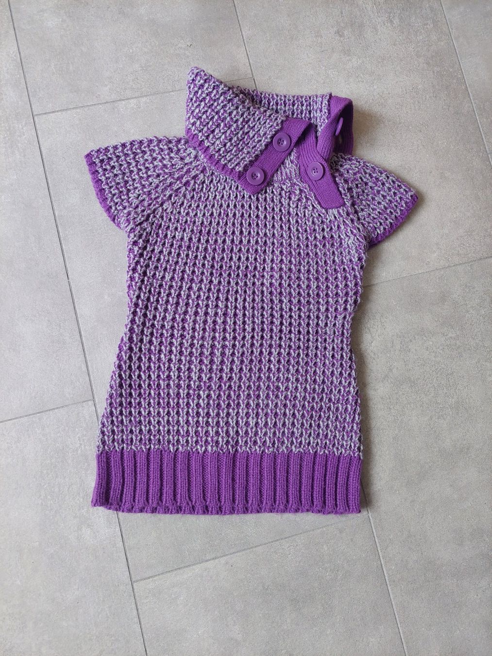 C&A Pulls et sweat-shirts: Kurzarm Strickpullover mit Rollkragen von G&A Gr. 122 – D'occasion à Wiesendangen par troawus