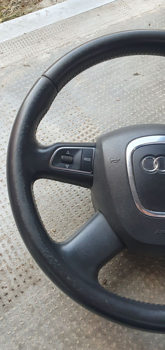 Audi Tutti pezzi di ricambio auto: Volant Audi a8 D3 – Usato da La Chaux-de-Fonds venduto da boos2501 6